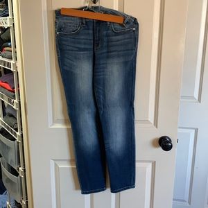 Ankle length blue jeans